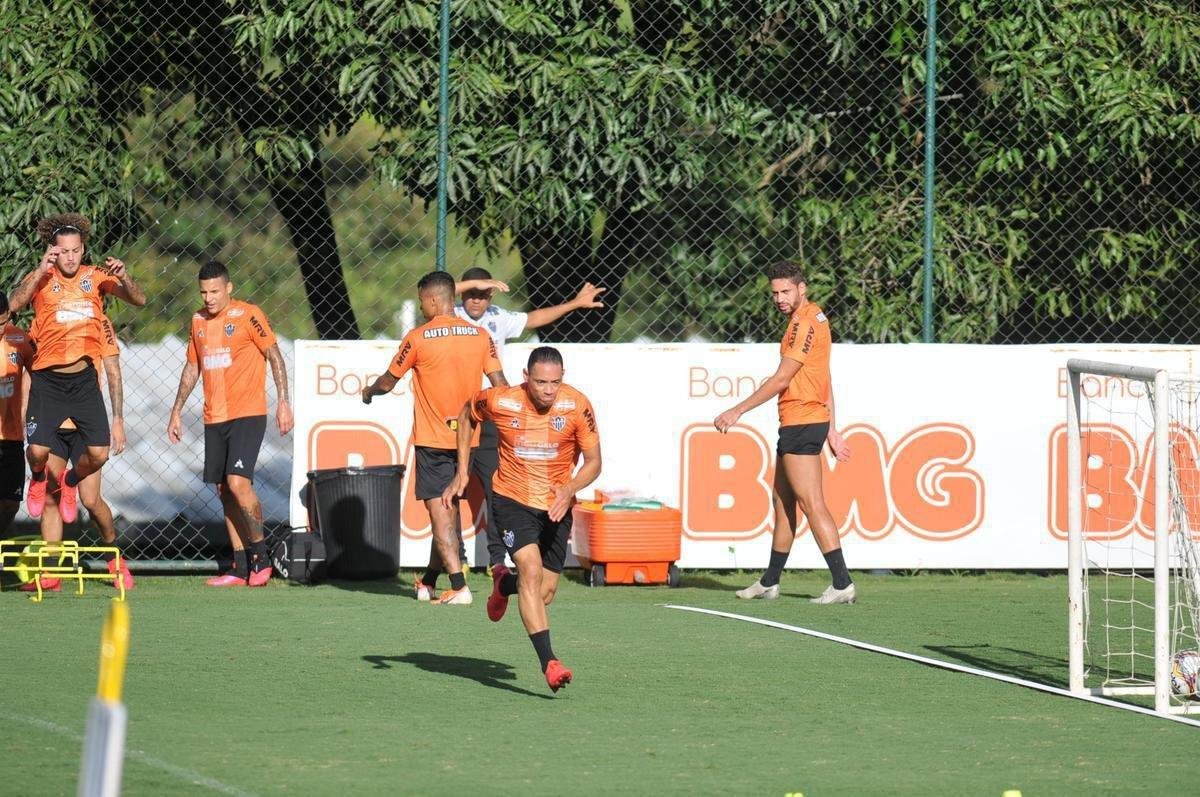 Fotos do treino do Atltico nesta quarta-feira na Cidade do Galo. Time dirigido por James Freitas se prepara para o clssico de sbado, s 19h, no Mineiro, pelo Mineiro