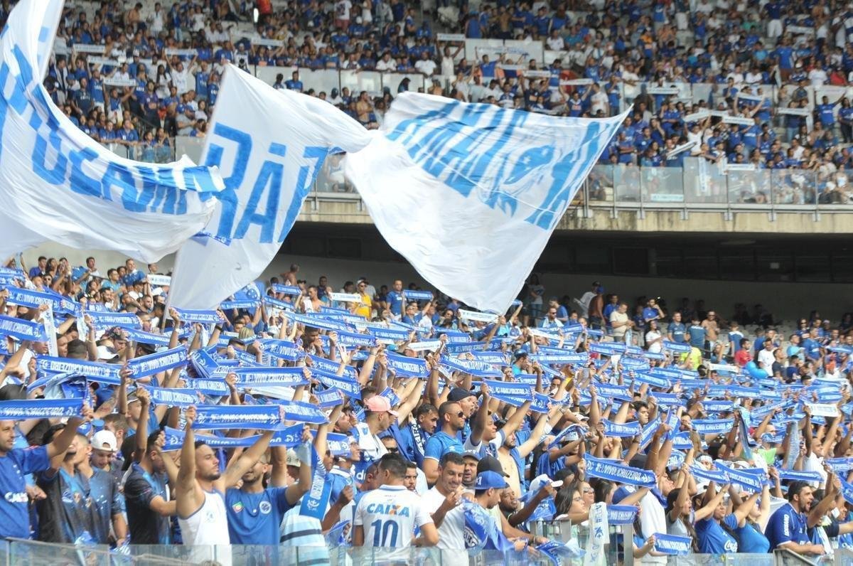 Fotos da torcida do Cruzeiro no primeiro clssico da final do Mineiro, contra o Atltico, no Mineiro