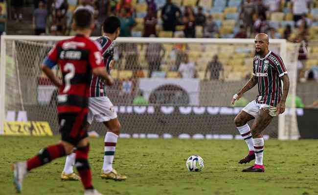 Volante Felipe Melo, do Fluminense, foi expulso no clssico contra o Flamengo pela Copa do Brasil
