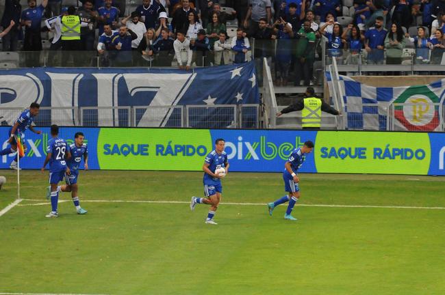 Fotos do primeiro gol do Cruzeiro, marcado por Sabino (Sport), contra