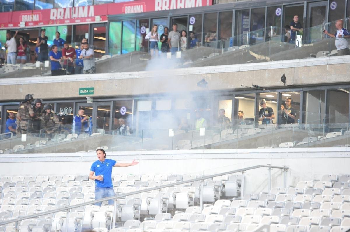 Atleticanos invadiram camarote de cruzeirenses, e torcedores entraram em confronto