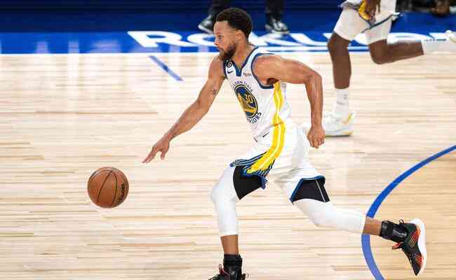 Stephen Curry lidera o Warriors em busca de mais um ttulo da NBA