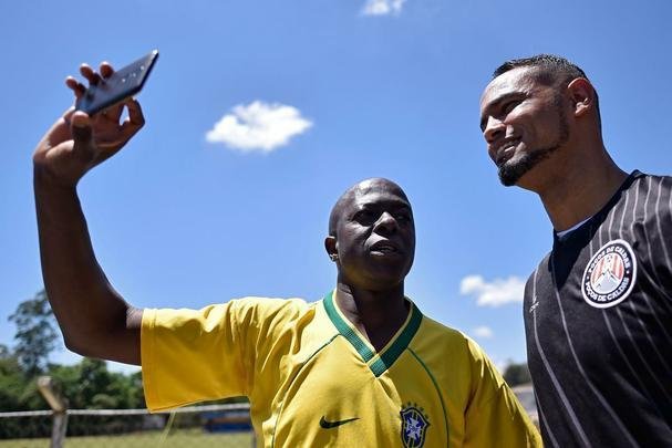Goleiro Bruno foi apresentado neste sbado pelo Poos de Caldas