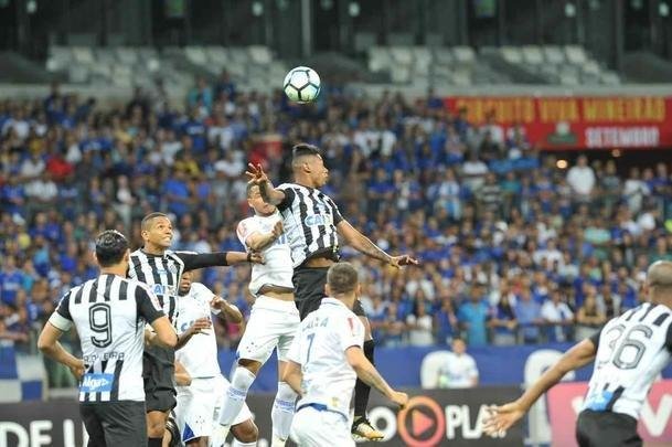 Imagens da torcida e da partida entre Cruzeiro e Santos, no Mineiro