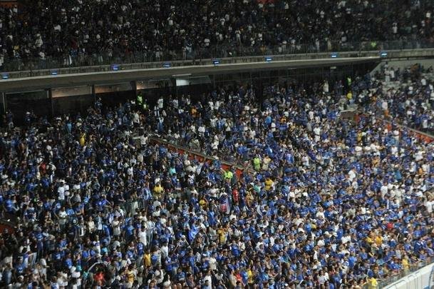Fotos das torcidas de Cruzeiro e River Plate, no Mineiro, em duelo de volta das oitavas de final da Copa Libertadores