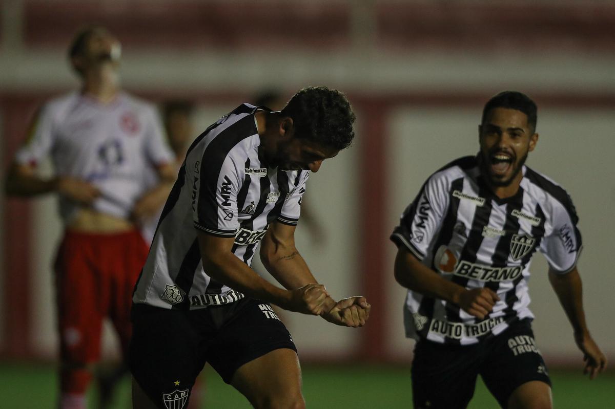 Tombense e Atlético se enfrentaram nesta quinta-feira (4), em partida válida pela 2ª rodada do Campeonato Mineiro. O confronto foi realizado no Estádio Antônio Guimarães de Almeida, em Tombos. No primeiro tempo, uma queda de energia paralisou a partida por cerca de 20 minutos.