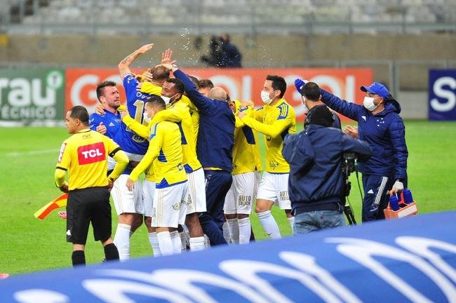 Fotos de Cruzeiro x Londrina, no Mineiro, pela 15 rodada da Srie B
