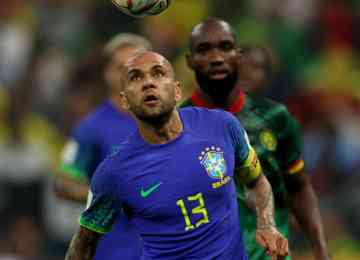 Narrador Galvão Bueno elogiou o lateral-direito Daniel Alves em derrota do Brasil para Camarões por 1 a 0, pelo Grupo G da Copa do Mundo do Catar