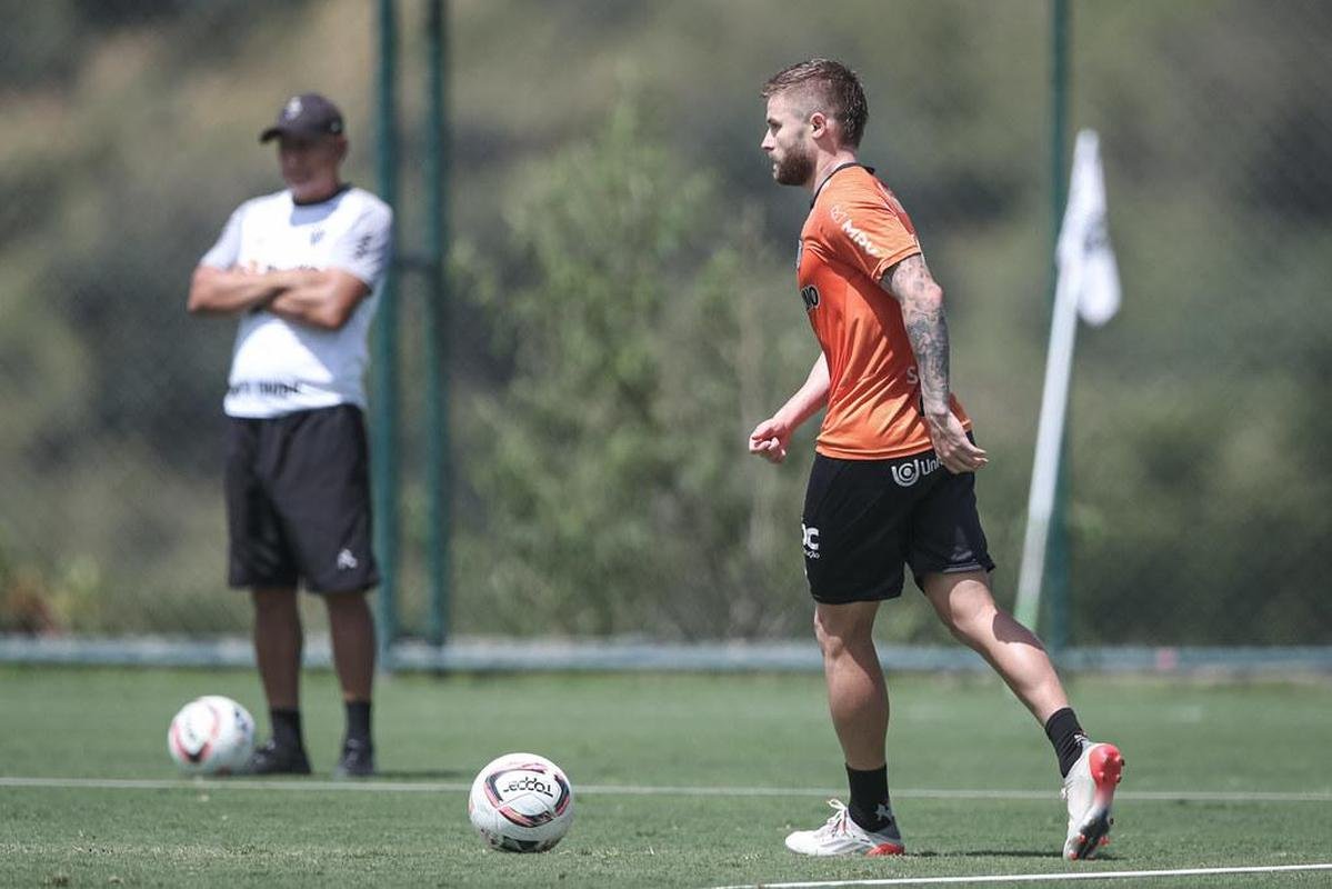Comemorao pelo aniversrio do Galo e treino