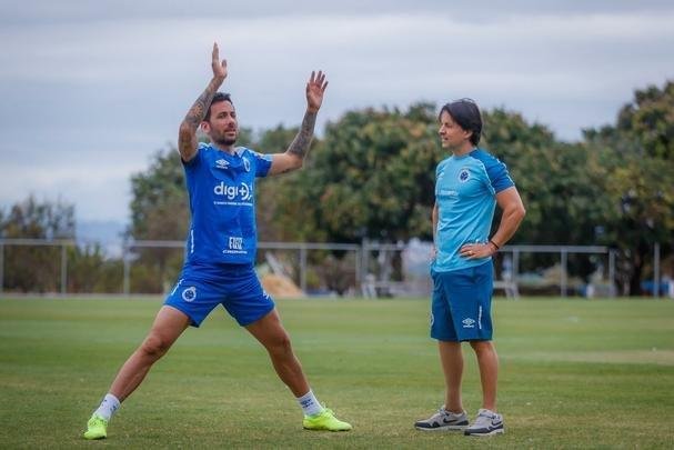 Treino do Cruzeiro nesta segunda-feira, na Toca da Raposa II. Time de Rogrio Ceni enfrenta o Cear na quarta-feira, s 19h30, no Castelo, em Fortaleza, pela 21 rodada do Campeonato Brasileiro