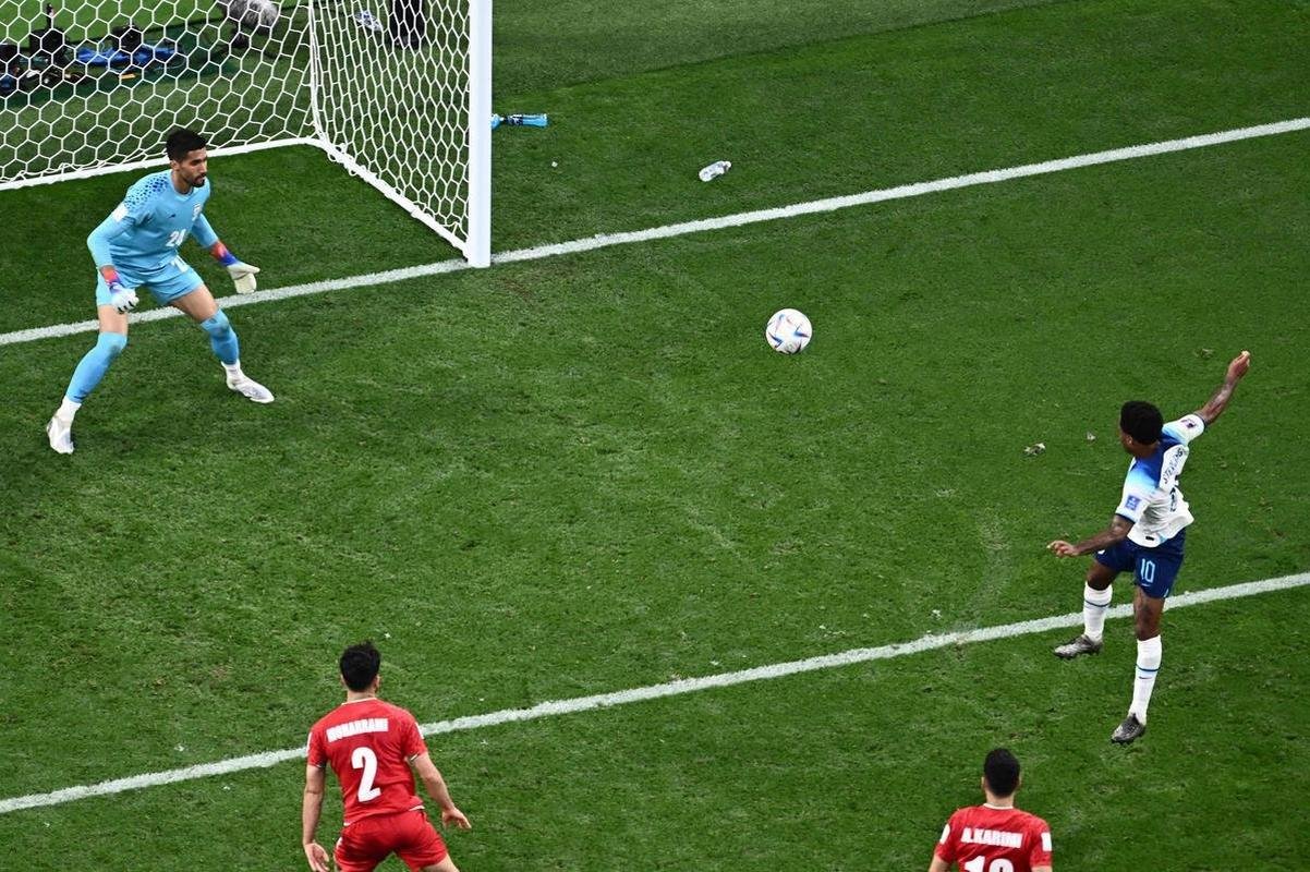 Inglaterra e Ir, no primeiro jogo do Grupo B da Copa do Mundo.