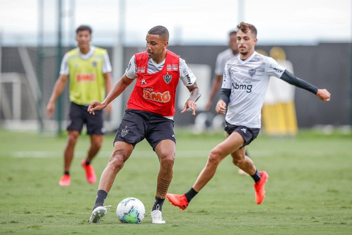 Veja fotos do treino do Atltico