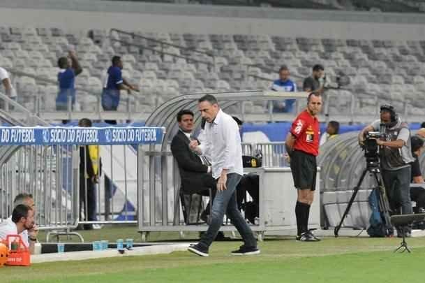 Veja as reaes do tcnico Paulo Bento na estreia pelo Cruzeiro, no duelo contra o Figueirense