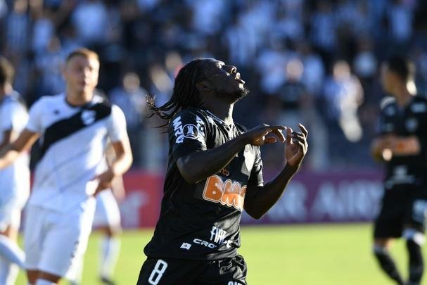 Lances do segundo tempo do duelo entre Danubio e Atltico, em Montevidu, pela Libertadores