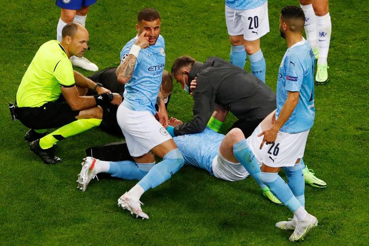 Imagens da grande decisão entre Manchester City e Chelsea no Estádio do Dragão