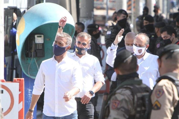 A delegação do Boca Juniors foi liberada da Central de Flagrantes 4  (CEFLAN 4) da Polícia Civil, no bairro Alípio de Melo, região Noroeste de Belo Horizonte, por volta das 12h desta quarta-feira. Jogadores e membros da comissão técnica da equipe argentina ficaram na delegacia por cerca de 12 horas para esclarecimentos sobre a confusão no Mineirão após a eliminação diante do Atlético, nos pênaltis, pelas oitavas de final da Copa Libertadores da América.