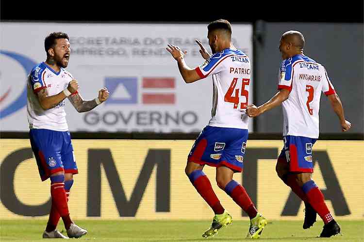 Felipe Anderson comemora gol salvador de goleiro em seu primeiro