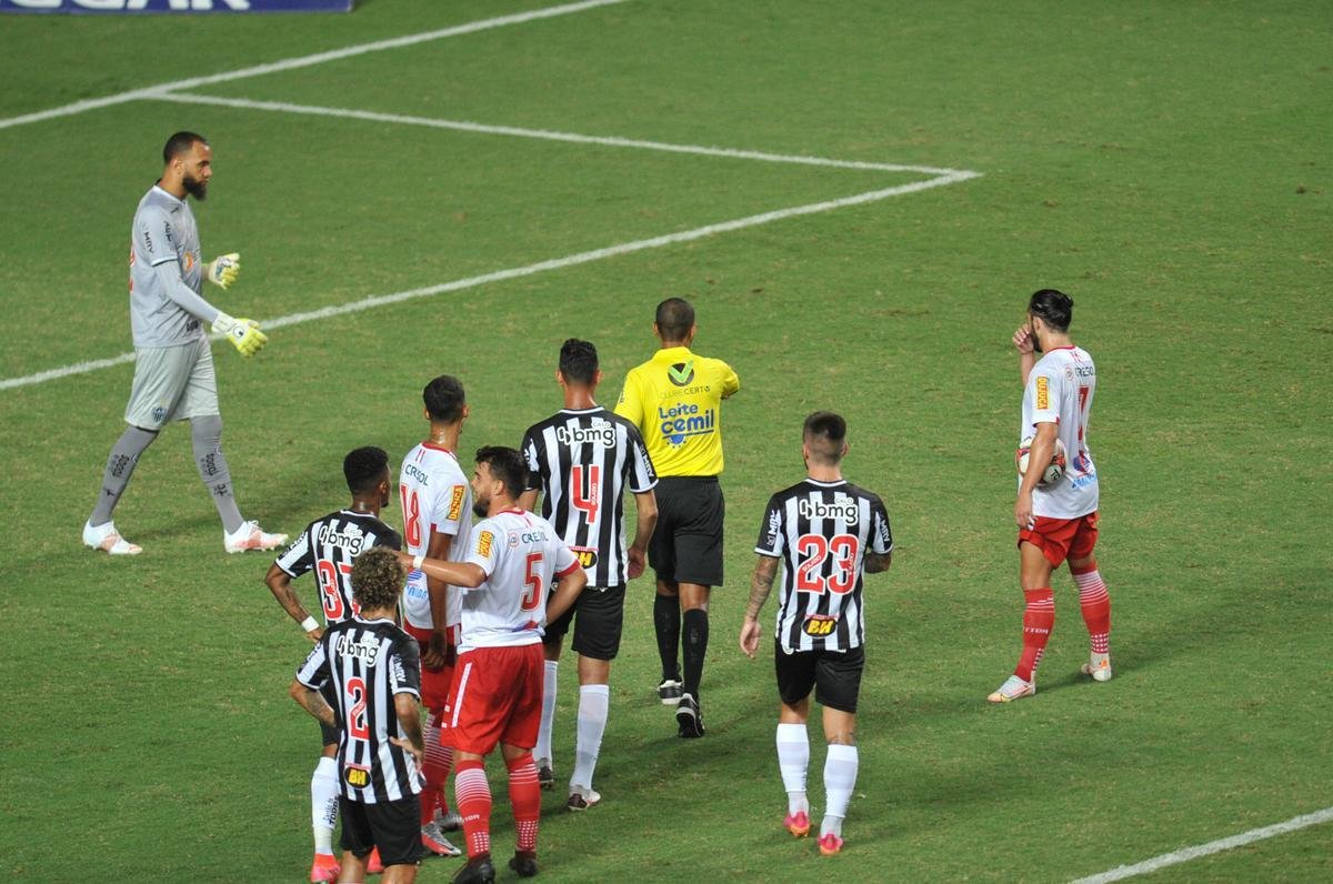 Fotos do jogo de ida da semifinal do Mineiro entre Tombense e Atltico, no Independncia, em Belo Horizonte.