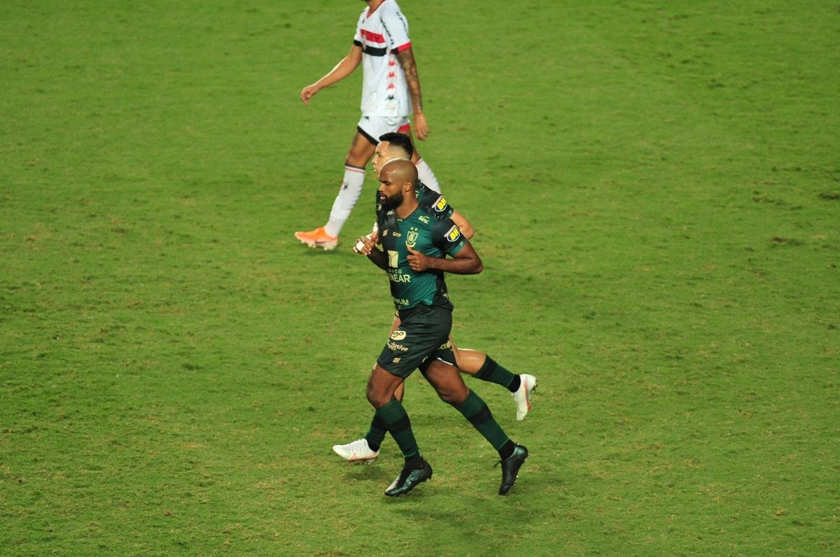 Amrica e Botafogo-SP se enfrentaram no Independncia, pela 35 rodada da Srie B