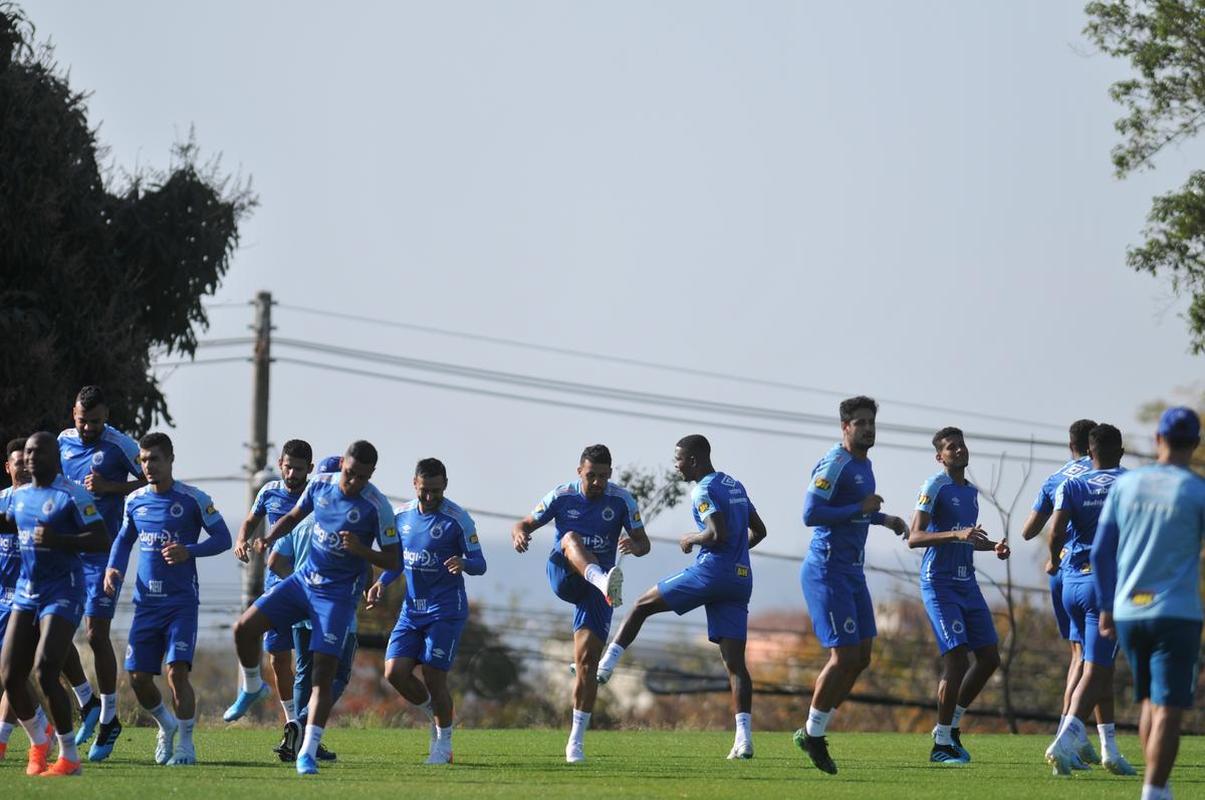 Rogrio Ceni concedeu entrevista coletiva e comandou o primeiro treinamento