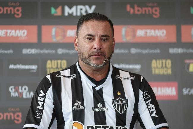 O tcnico argentino 'El Turco' Mohamed foi apresentado pelo Atltico nesta tera-feira (25/01) ao lado do presidente do clube, Srgio Coelho.