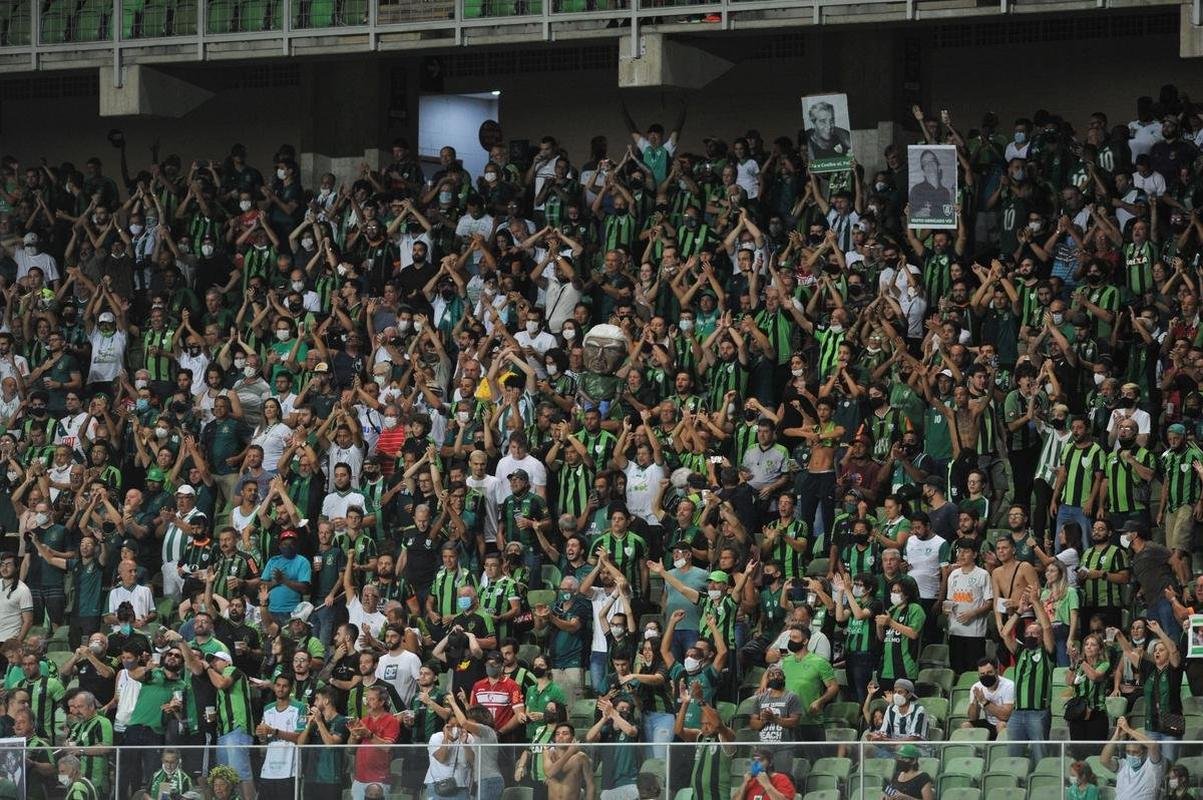 Fotos da torcida do Amrica na partida de estreia do clube na Copa Libertadores, contra o Guaran do Paraguai, no Independncia, em BH