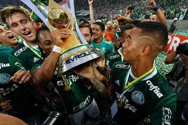 Palmeiras vence Chapecoense no Allianz Parque e conquista nono ttulo brasileiro. Dudu ergueu a taa