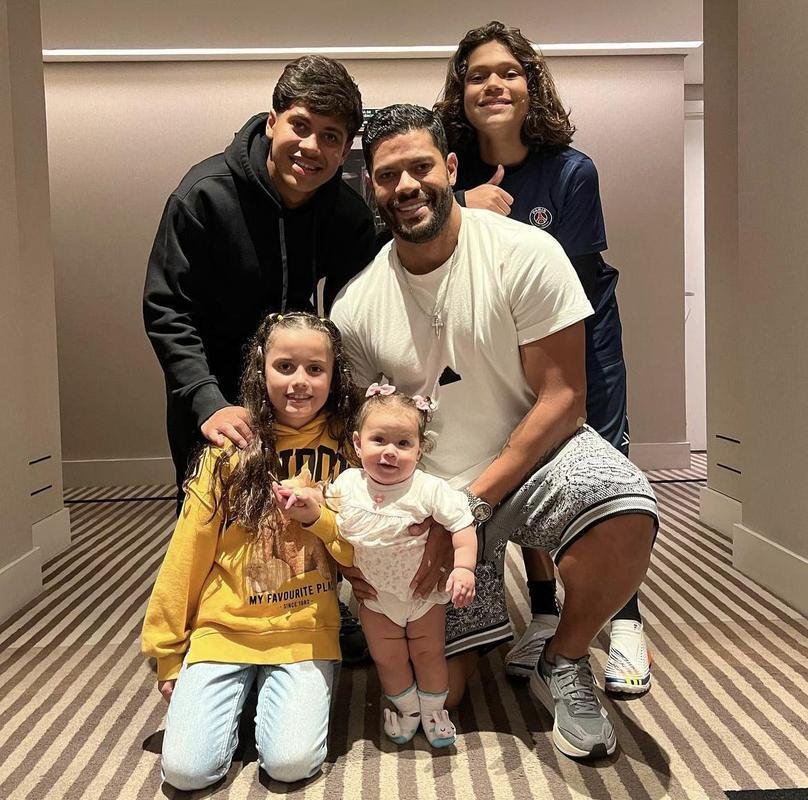 Hulk com os quatro filhos