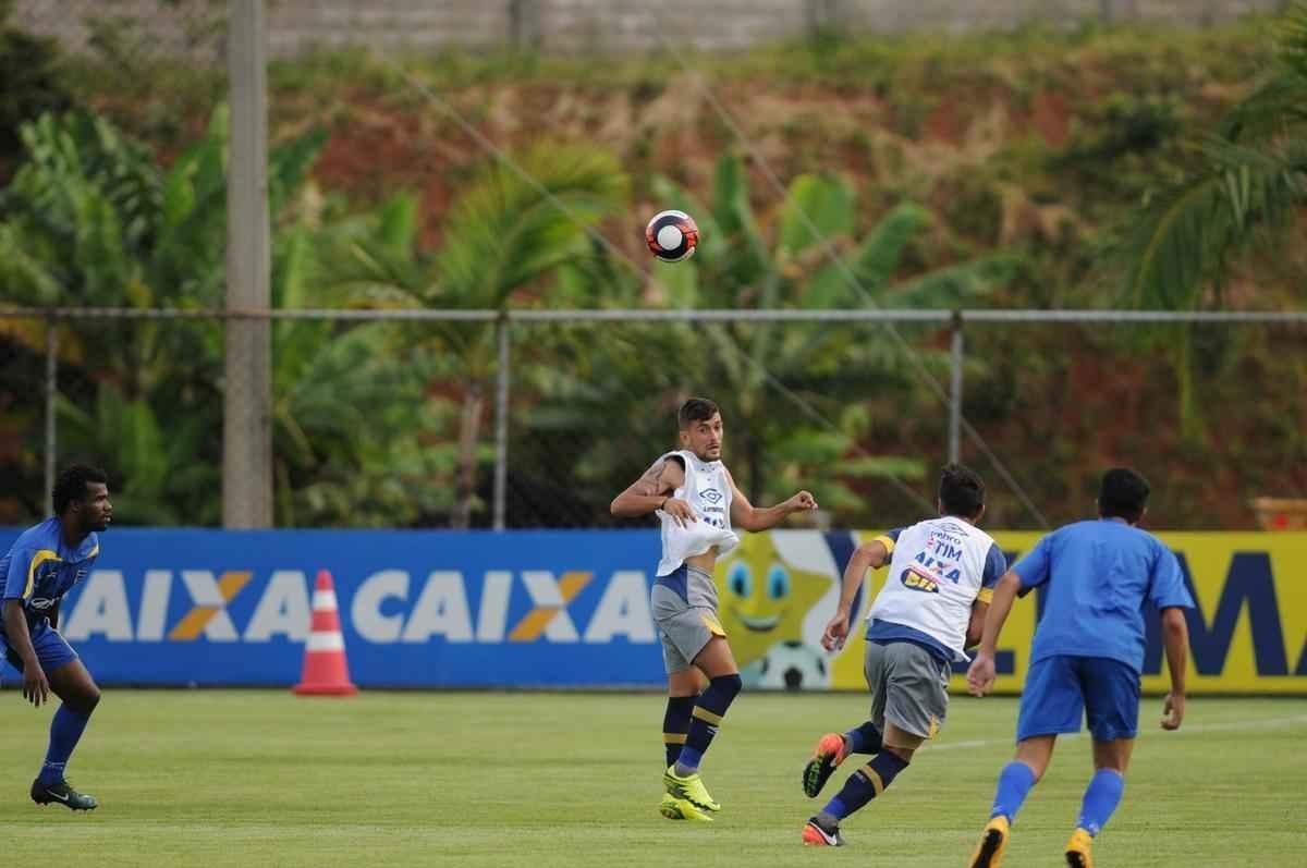 Imagens do jogo-treino entre Cruzeiro e guia, na Toca da Raposa II