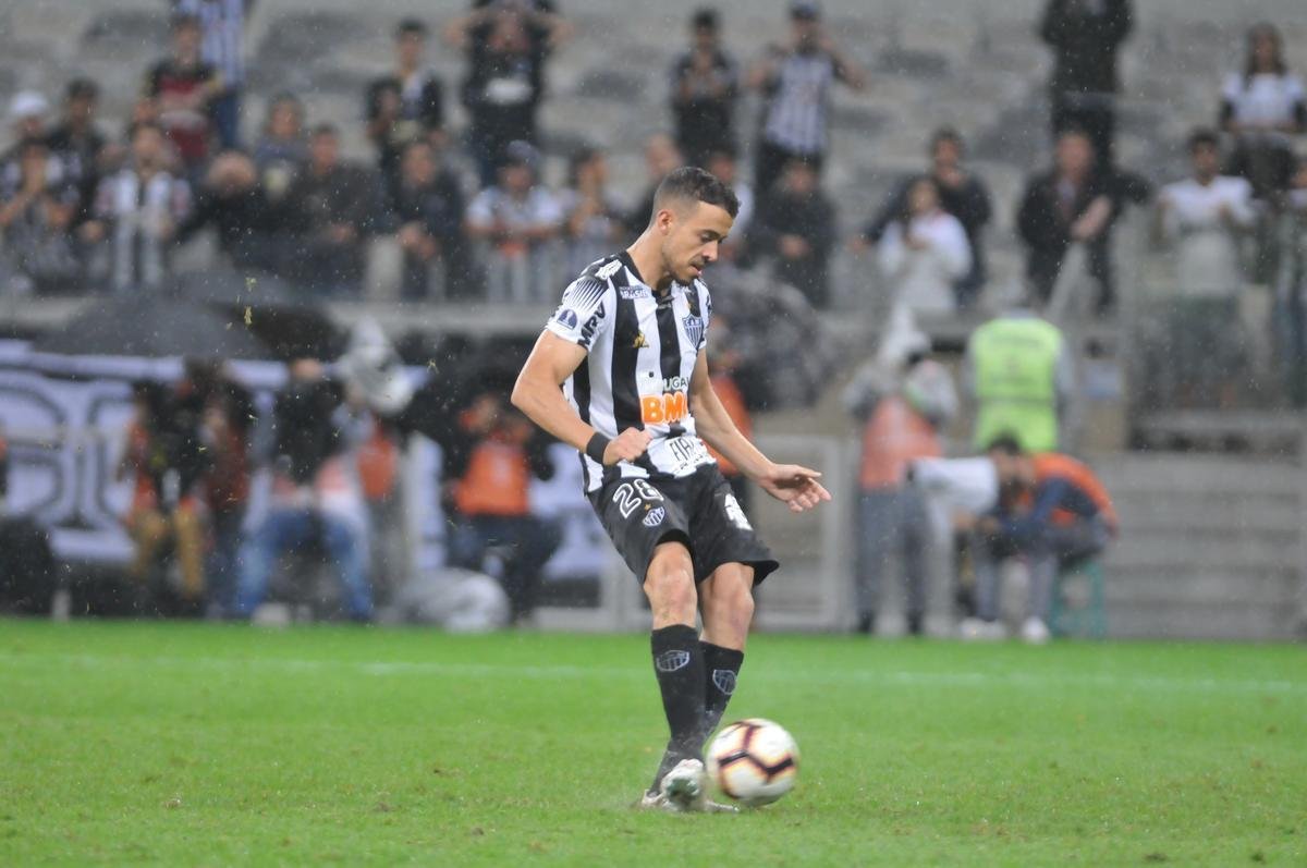 Atltico perdeu por 4 a 3 para o Coln nos pnaltis e foi eliminado da Copa Sul-Americana. Goleiro argentino Burin defendeu penalidades de Rver e Cazares