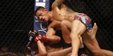 Fotos da vitria de Rafael dos Anjos, que valeu o cinturo dos leves do UFC
