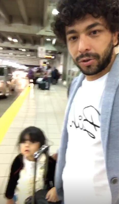 No embarque para Orlando-EUA com a famlia, Luan teve problema com o passaporte da filha e teve que ficar mais uns dias no Brasil. Depois de tudo resolvido, ele seguiu para os Estados Unidos, onde se encontrou com a esposa. Os primeiros dias de frias sero na Disney