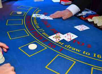 Aprenda as estratégias para aumentar suas chances de vencer no famoso jogo de cartas