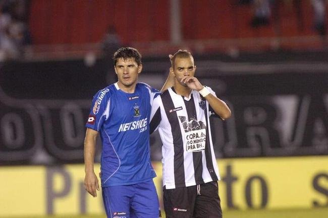 2009 - nove vitrias, cinco empates e cinco derrotas (56,1% de aproveitamento), com 26 gols marcados e 21 sofridos