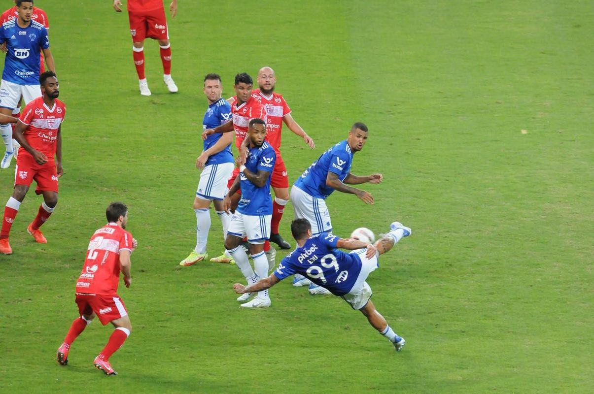 10 Cruzeiro 2 x 0 CRB - 42.004 torcedores, no Mineiro, pela 11 rodada da Srie B; renda de R$ 1.498.743,50