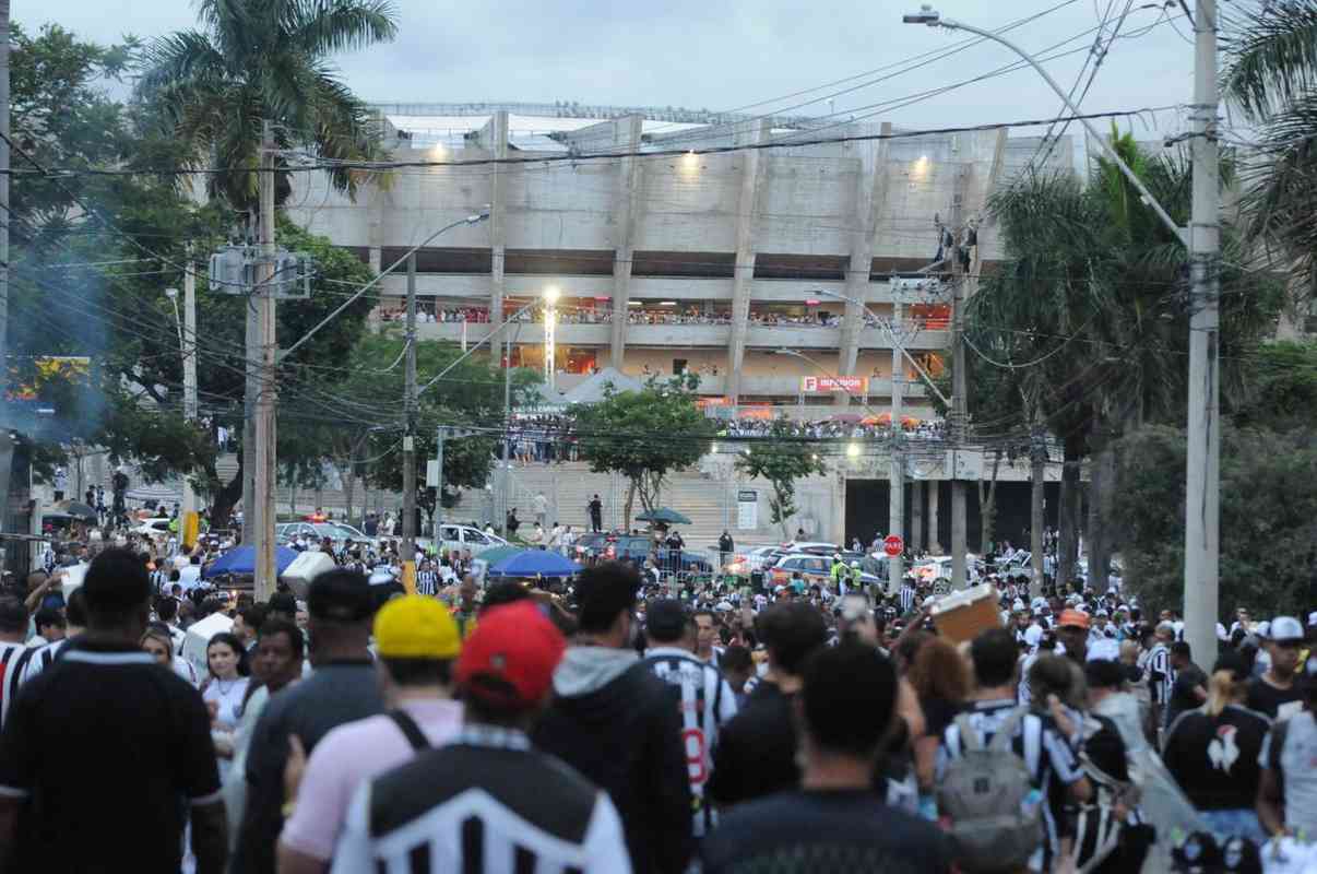 Fotos da torcida do Atltico na chegada ao Mineiro para a partida diante do Juventude pela 34 rodada do Brasileiro