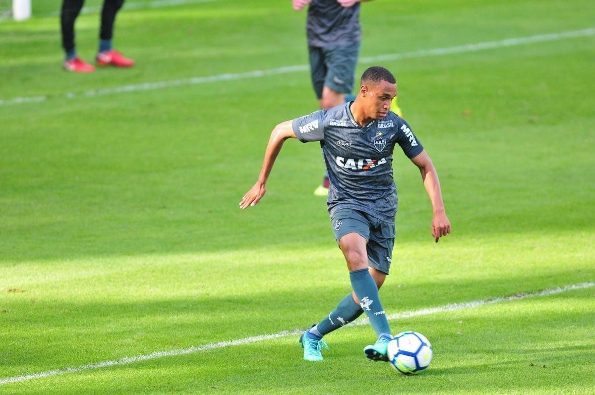 Leandrinho: atacante de 20 anos foi contratado em junho ao Napoli da Itlia. A promessa demorou a entrar nos planos porque chegou ao clube mal fisicamente. Foram trs jogos, sempre como suplente. 