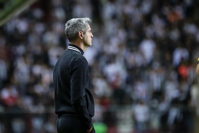 Rodrigo Santana - Foi demitido do Atltico algumas semanas depois do clssico. Em 2020, passou por Coritiba e Ava. J em 2021, treinou o Confiana. Neste ano, acertou com o Rans Nusantara, da Indonsia.