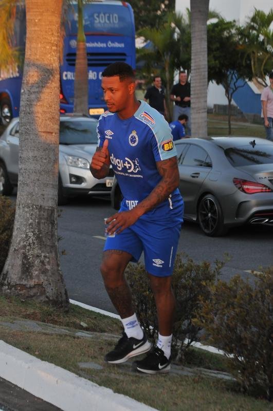 Cruzeiro iniciou sua intertemporada nesta segunda-feira na Toca da Raposa II. Tcnico Mano Menezes contou com elenco completo. Grupo agora comea preparao para decises com Atltico na Copa do Brasil, River Plate na Copa Libertadores e 29 rodadas restantes do Campeonato Brasileiro