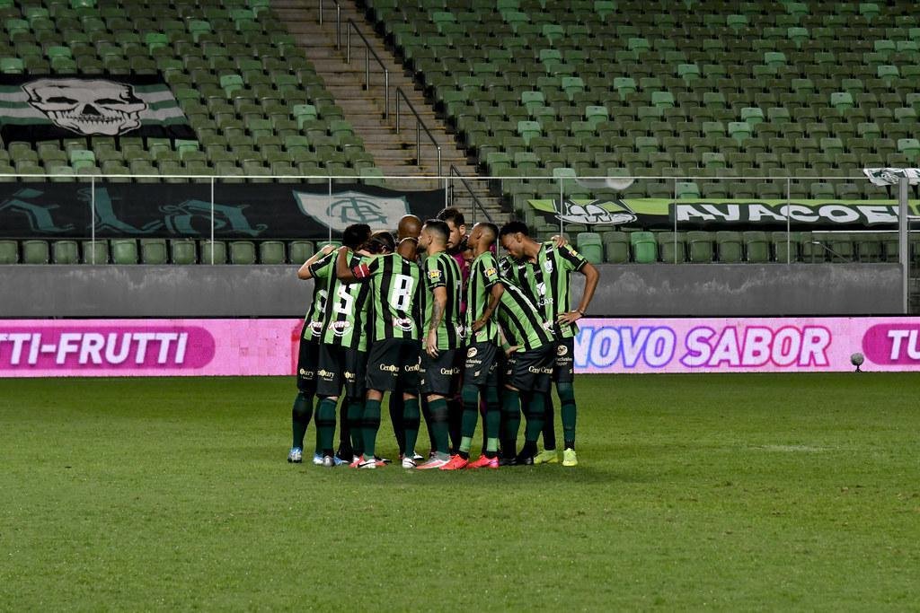 O América também tem 63,64% de aproveitamento como mandante na Série B (7º), mas com menos gols marcados que o CRB: 16 a 15. Em 11 jogos, ganhou seis, empatou quatro e perdeu um. Vice-líder do campeonato (44), o Coelho somou 21 dos 33 pontos disputados em casa.