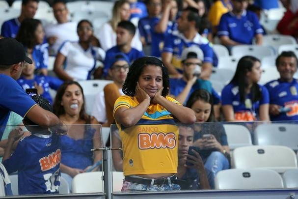 Imagens da torcida do Cruzeiro no jogo contra o Atltico-PR
