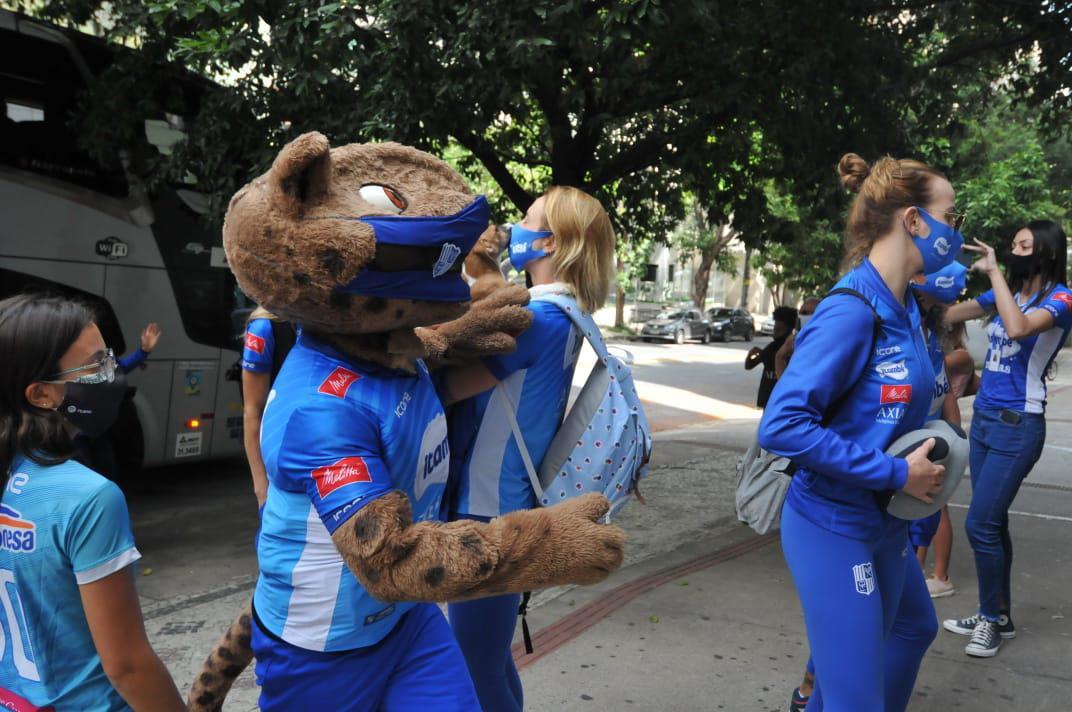 Fotos da chegada das jogadoras do Minas em Belo Horizonte, aps a equipe vencer o Praia Clube e conquistar a Superliga Feminina de Vlei.