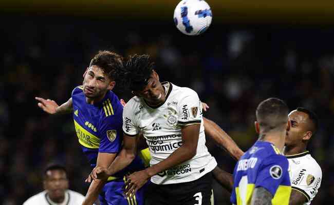 Corinthians em duelo contra o Boca Juniors, na La Bombonera