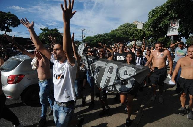 Fotos da chegada da torcida do Atltico ao Mineiro para o clssico contra o Cruzeiro pela nona rodada do Mineiro 