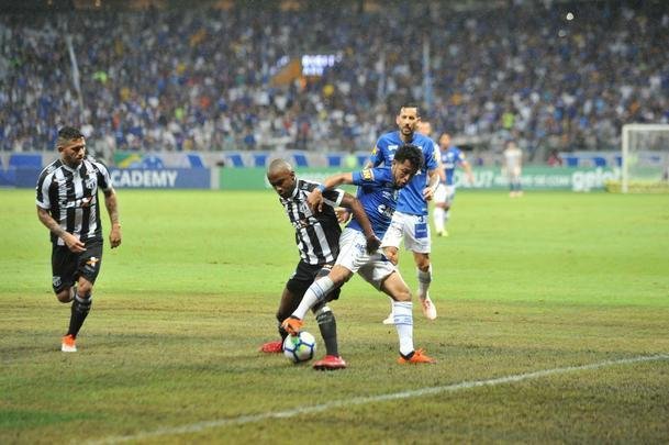 Fotos de Cruzeiro x Cear, no Mineiro, em jogo atrasado da 27 rodada do Brasileiro