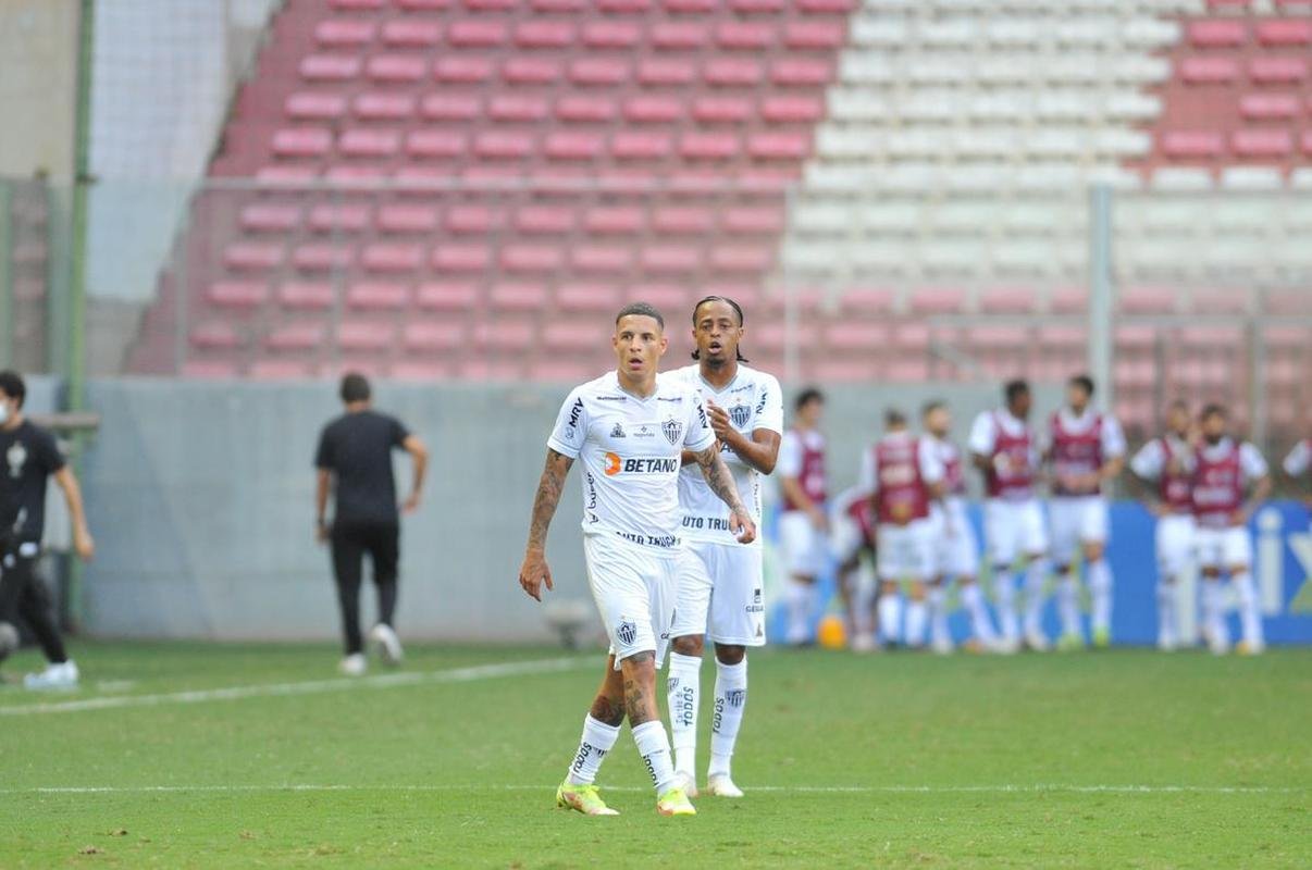 Gols de Arana e Savarino deram a vitria ao Atltico no clssico contra o Amrica pela sexta rodada do Mineiro
