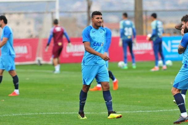 Cruzeiro iniciou preparao para clssico contra o Atltico com reservas em campo na Toca da Raposa II