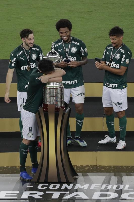 Festa do Palmeiras no Maracanã com a conquista do bicampeonato da Copa Libertadores sobre o Santos. Verdão venceu a decisão por 1 a 0 com gol do atacante Breno Lopes aos 53 do segundo tempo (AFP / Mauro Pimentel / Ricardo Moraes / Silvia Izquierdo)