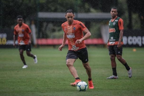 Atlético treina com Victor e Jair em campo; veja fotos