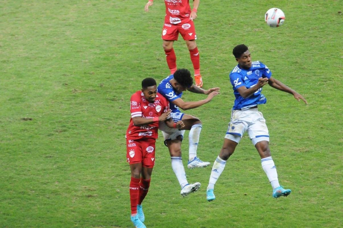 Fotos do jogo entre Cruzeiro e Vila Nova, no Mineiro, pela 15 rodada da Srie B